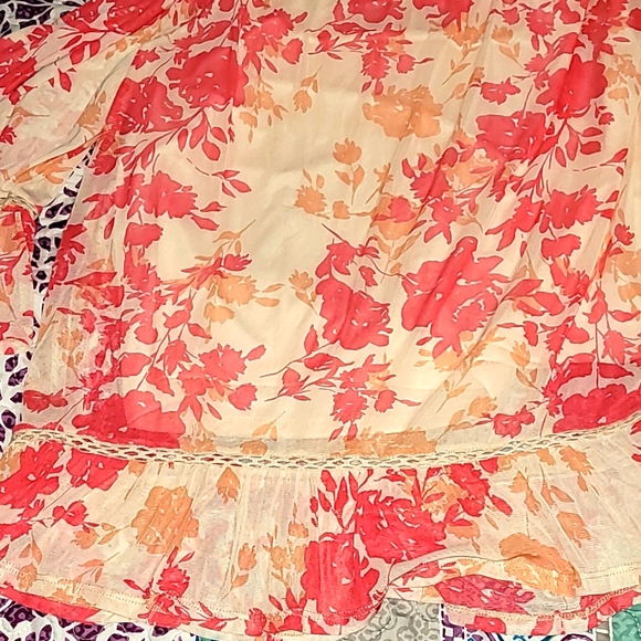 Peplum style floral blouse wear 2 ways - Picture 6 of 7